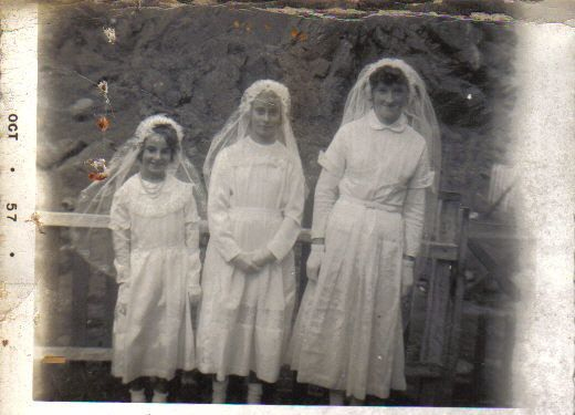 03 Madonna, Mondella and Viola Lockyer c. 1957 Credit: Madonna Drover